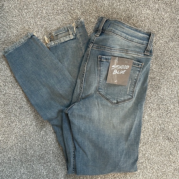 studio blue Jeans Nwt Studio Blue Aranza Mid Rise Skinny Jeans